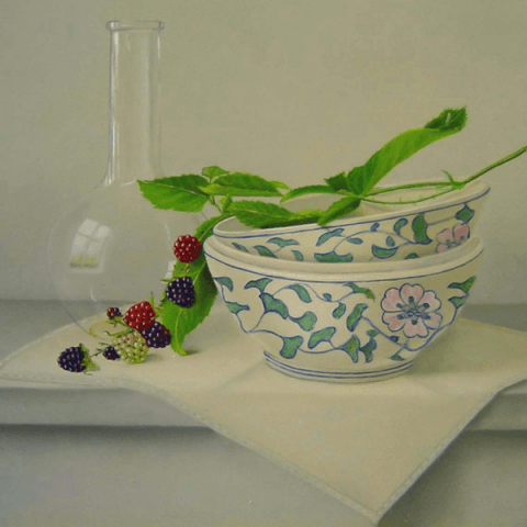 Fles en bakje bramen